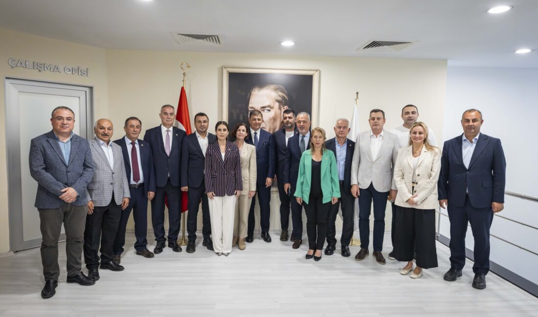 Cumhuriyet Halk Partisi (CHP), İzmir’de 14 milletvekilinin katılımıyla geniş kapsamlı