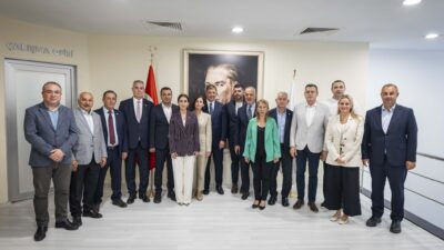 Cumhuriyet Halk Partisi (CHP), İzmir’de 14 milletvekilinin katılımıyla geniş kapsamlı