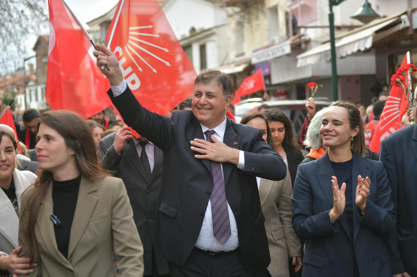 İzmir Büyükşehir Belediye Başkanı Cemil Tugay, CHP'de başlayan kongre sürecinde