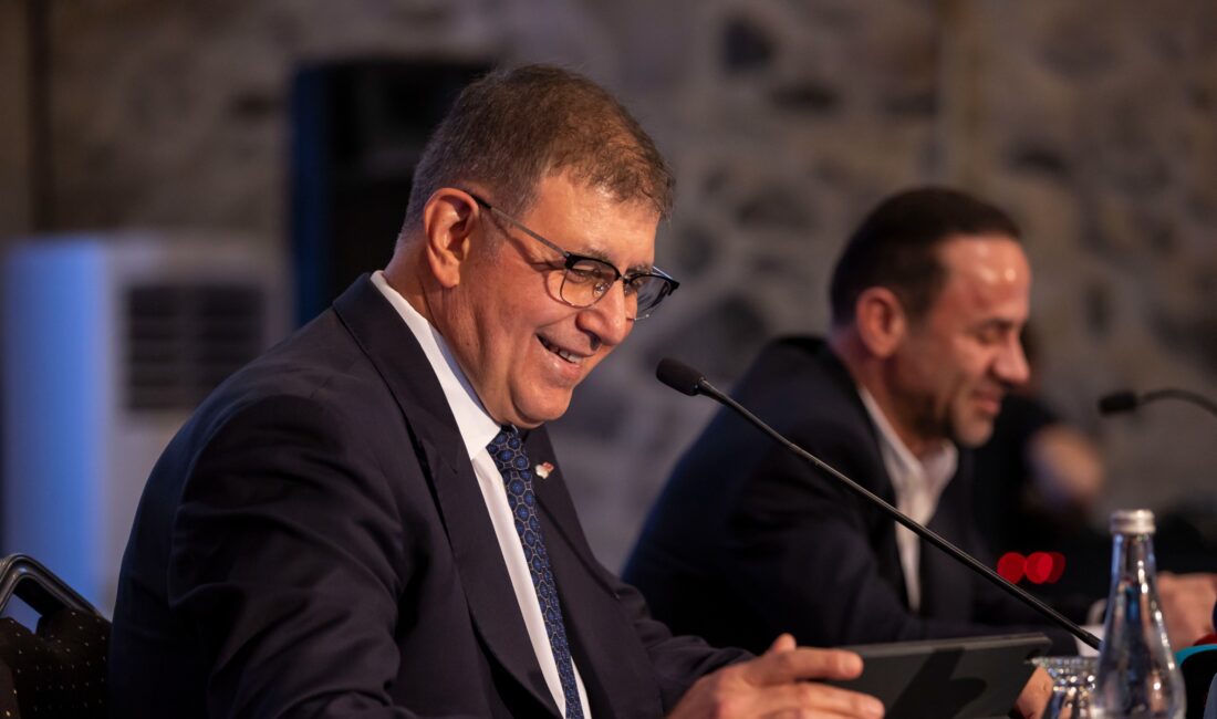 İzmir Büyükşehir Belediye Başkanı Cemil Tugay, yıkılan hizmet binasının yerine