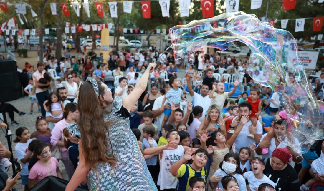 Bayraklı Belediyesi tarafından düzenlenen Sokak Festivali, Osmangazi Mahallesi Ahmet Taner