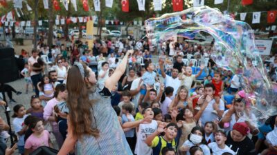 Bayraklı Belediyesi tarafından düzenlenen Sokak Festivali, Osmangazi Mahallesi Ahmet Taner
