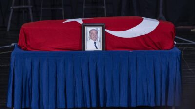 Yaşama veda eden Türkiye'de omurga cerrahisinin öncülerinden Dokuz Eylül Üniversitesi