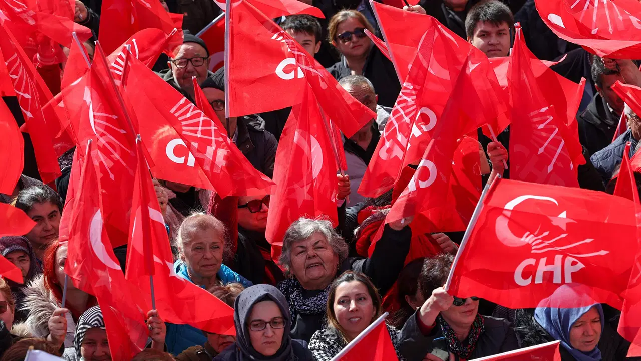 CHP, ağustos ayında 25 ekip ile 21 ilde yoğun saha