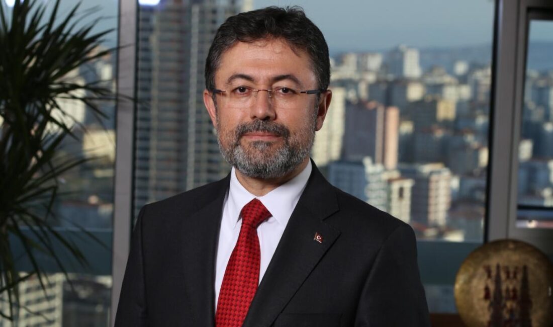 Bakan Yumaklı, suyun verimli kullanımının artık zorunlu olduğunu vurguladı.