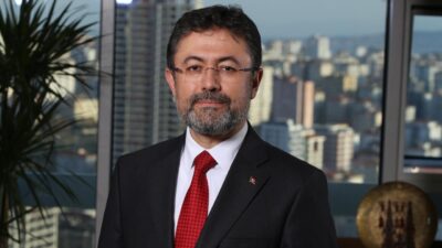 Bakan Yumaklı, suyun verimli kullanımının artık zorunlu olduğunu vurguladı.