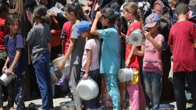 İsrailli yetkili, Associated Press'e yaptığı açıklamada Gazze'ye havadan yapılan yardımların