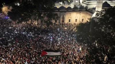 İstanbul’da binlerce kişi, İsrail’in Gazze’ye yönelik saldırılarını ve ablukayı protesto