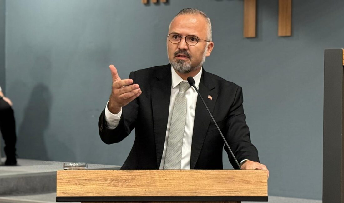 AK Parti Grup Başkanvekili Hakan Yıldız, İZBAN’daki 90 dakika ücretsiz