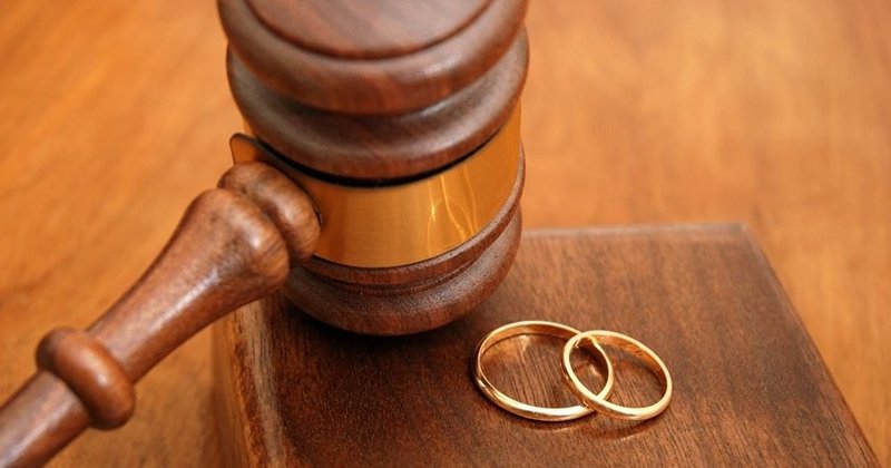 İzmir’de bir boşanma ve tazminat davasında ortaya çıkan detaylar, mahkeme