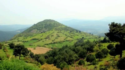 İzmir’in Kınık ilçesinde yer alan Kale Tepe 1 bölgesi, arkeolojik
