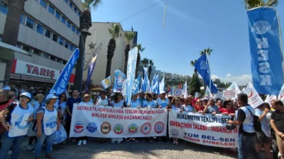 İzmir’de KESK, BASK ve Tüm Emekliler Sendikası’nın çağrısıyla kamu çalışanları