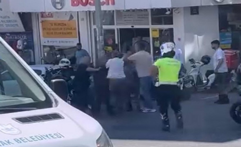 İzmir’in Eşrefpaşa semtinde görev başındaki trafik polisine saldıran 3 kişiden