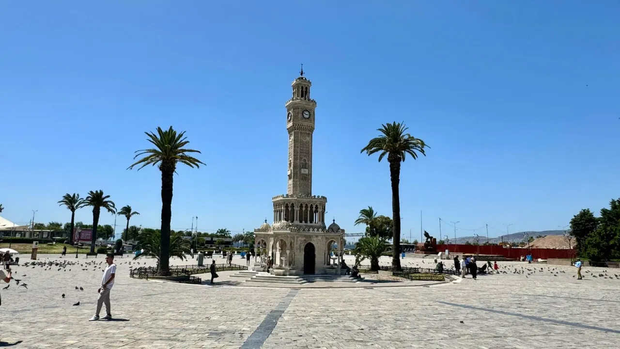 Meteoroloji’den İzmir için kritik sıcaklık uyarısı geldi. Kent genelinde hava