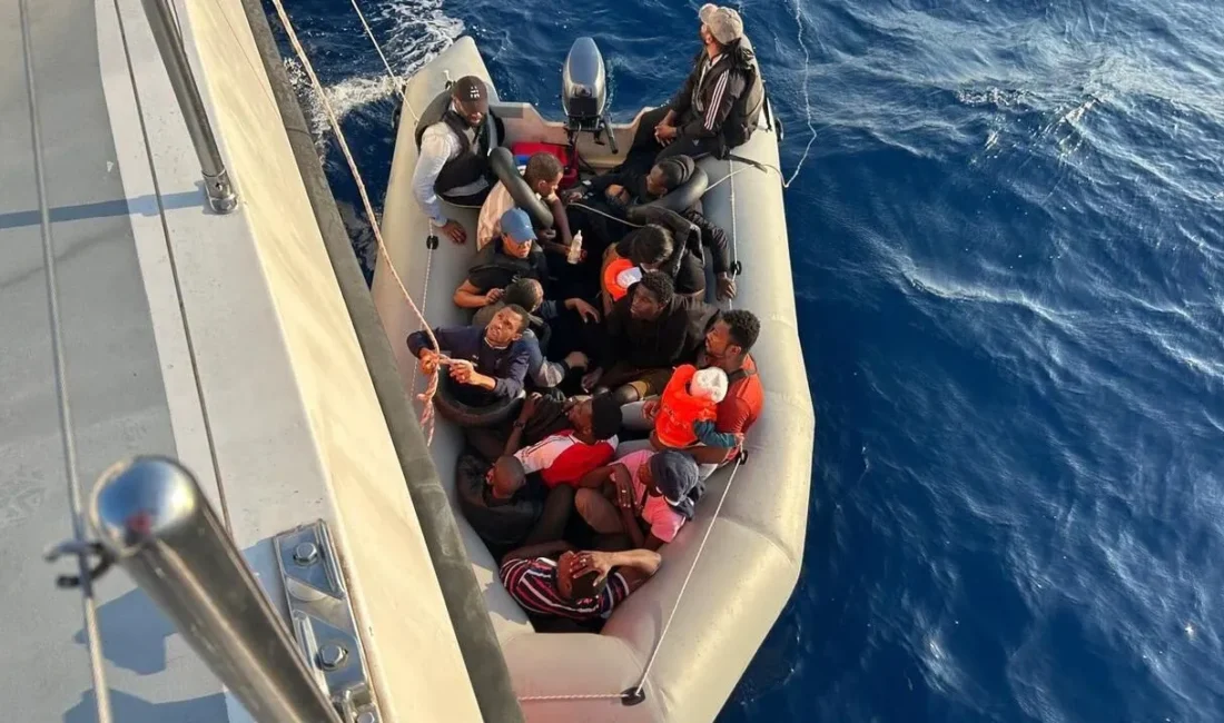 Çeşme ve Seferihisar’da göçmen operasyonu: 23 düzensiz göçmen yakalandı Çeşme açıklarında lastik botla, Seferihisar’da ise karada yakalanan göçmenler İl