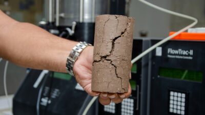 İzmir Büyükşehir Belediyesi, deprem riskine karşı başlattığı yapı stoku ve