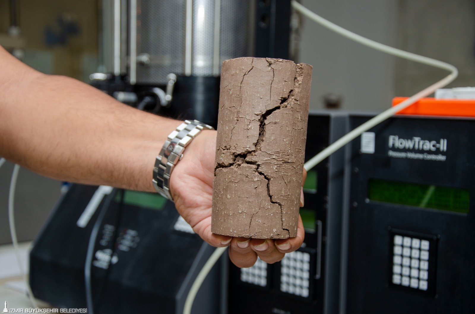İzmir Büyükşehir Belediyesi, deprem riskine karşı başlattığı yapı stoku ve