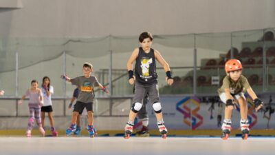 Bornova'daki Âşık Veysel Rekreasyon Alanı'nda bulunan Buz Sporları Salonu'nun zeminini