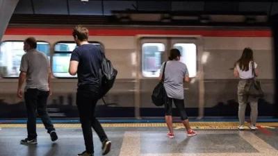 Marmaray’da bir saat arayla iki kişi raylara atlayarak yaşamına son