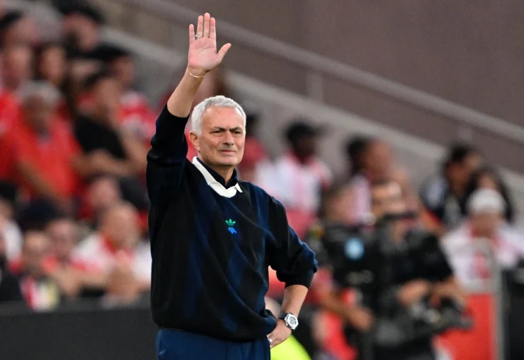 Fenerbahçe’de Portekizli teknik direktör Jose Mourinho dönemi bitti.

