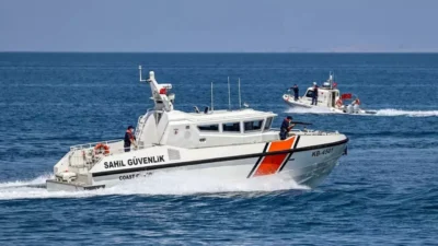 Sekiz kişilik teknede can pazarı. Altı kişi kurtuldu, kayıp iki