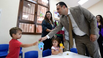 Bornova Belediyesi, ilkokula yeni başlayan öğrencilere kırtasiye desteği verecek. 18