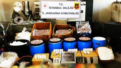 Zeytinburnu ve Sarıyer’de düzenlenen operasyonlarda 847 bin 600 uyuşturucu hap
