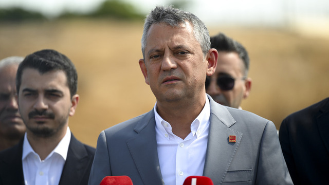 CHP Genel Başkanı Özgür Özel, partisinden istifa eden Aydın Büyükşehir
