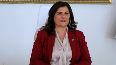 CHP’den istifa ederek AK Parti’ye geçen Özlem Çerçioğlu’na Aydın’da gelen