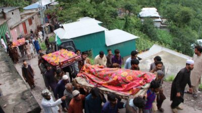 Pakistan’ın kuzeyini etkisi altına alan şiddetli yağışların yol açtığı sel