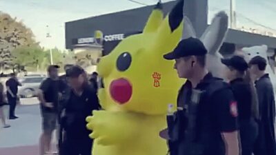 İstanbul’daki protestoların simgesi haline gelen Pikachu kostümlü eylemci bu kez
