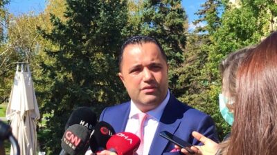 Avukat Rezan Epözdemir İstanbul başsavcılığının yürüttüğü soruşturma kapsamında gözaltına alındı.

