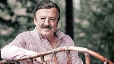 Türk müziğinin usta ismi Selami Şahin, yaz tatilini geçirdiği Çeşme’de