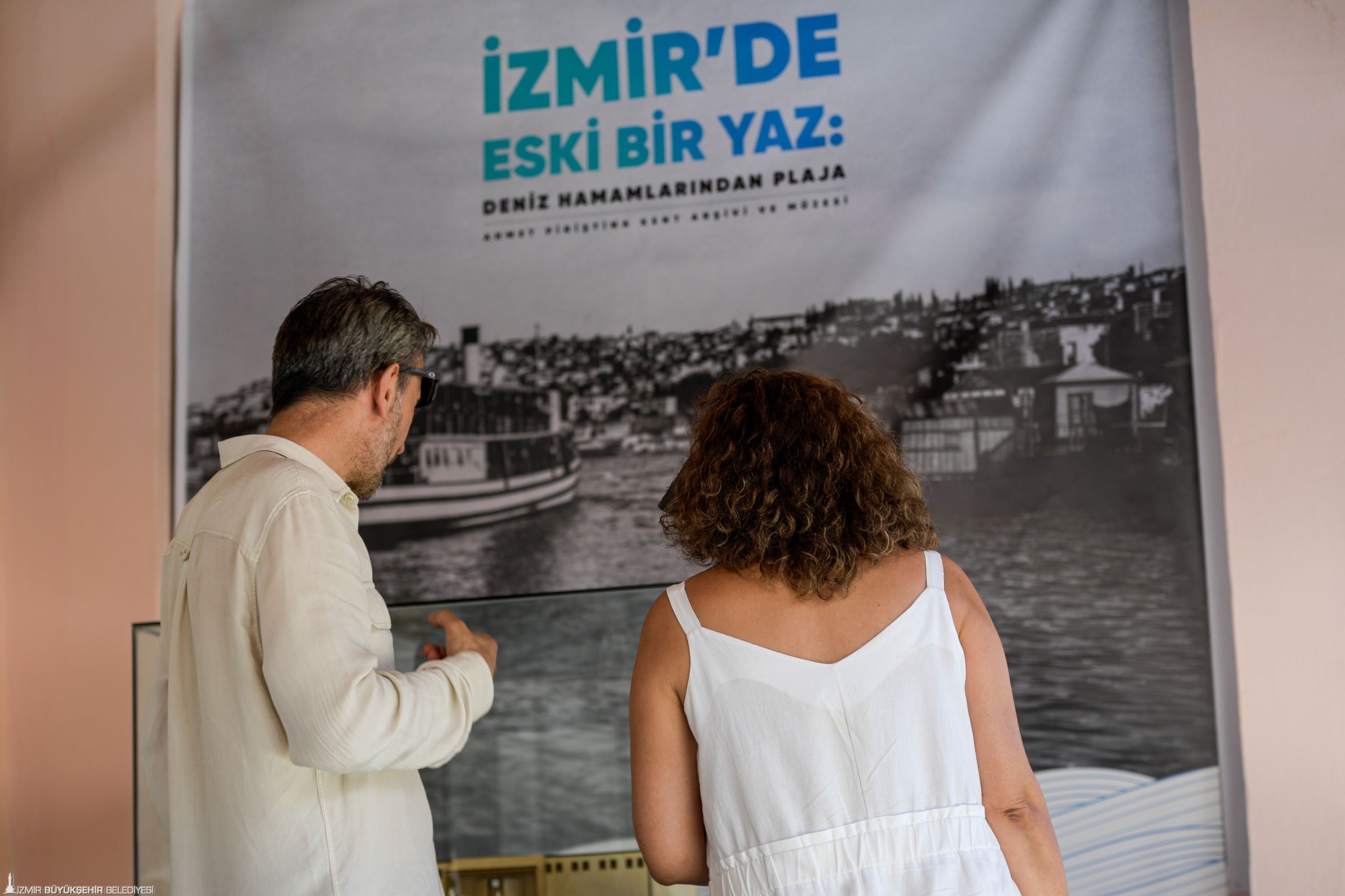 Ahmet Piriştina Kent Arşivi ve Müzesi (APİKAM) tarafından hazırlanan, İzmirlilerin
