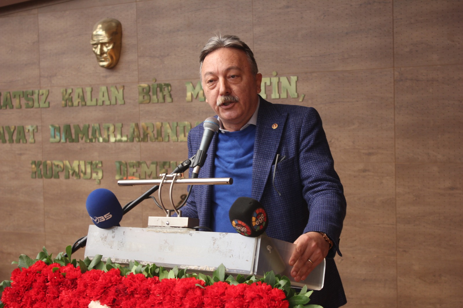 CHP İzmir Milletvekili ve eski İl Başkanı Tacettin Bayır, annesi