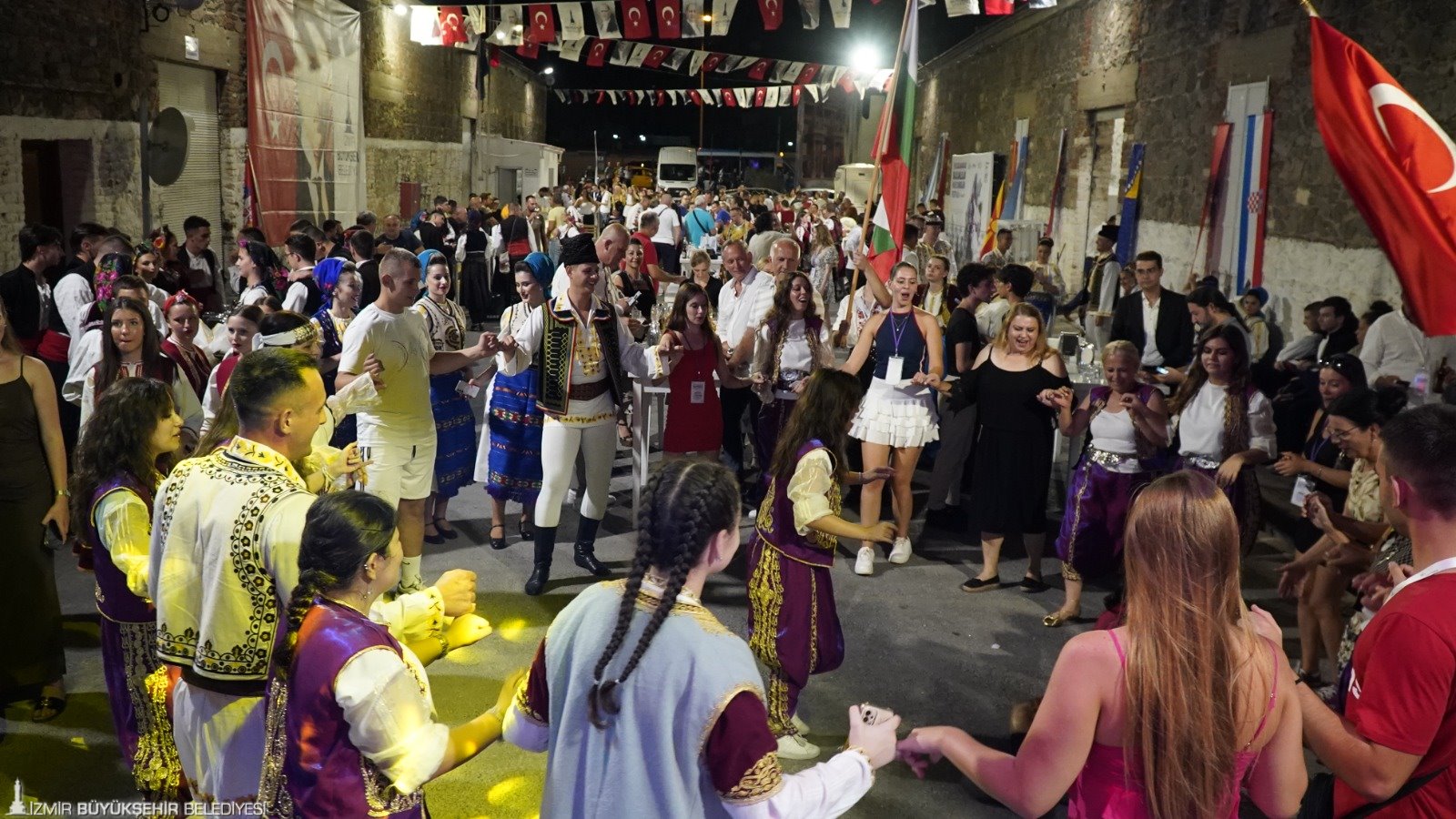 İzmir’de Balkan havası esti