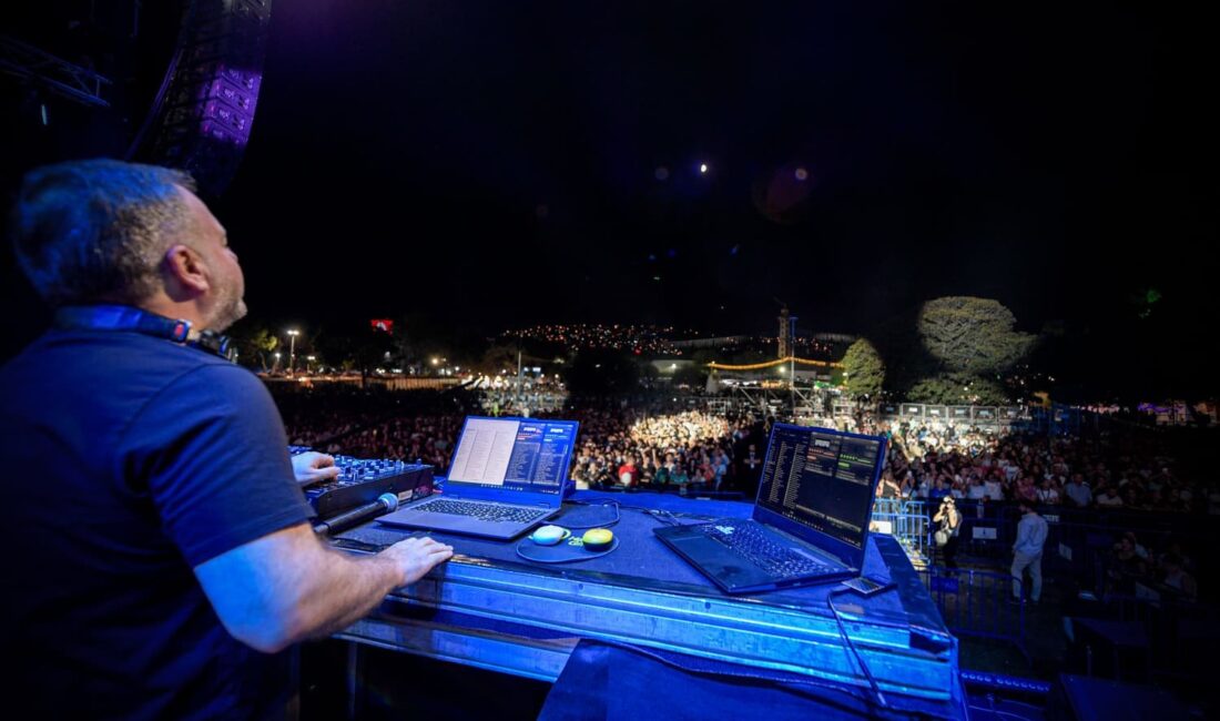 94. İzmir Enternasyonal Fuarı kapsamında düzenlenen Çim Konserleri, 90’lar gecesiyle