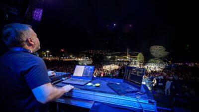 94. İzmir Enternasyonal Fuarı kapsamında düzenlenen Çim Konserleri, 90’lar gecesiyle