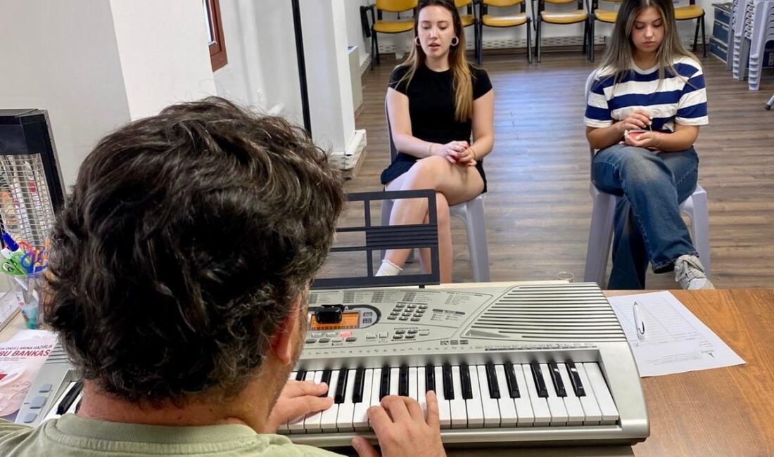 Genç İzmir çatısı altında düzenlenen kurslar, sanat eğitiminde fırsat eşitliği