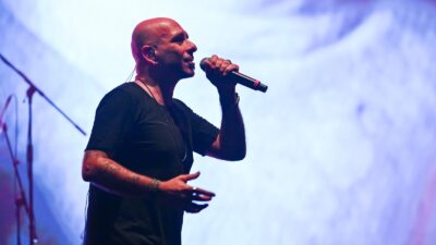 İzmir Enternasyonal Fuarı kapsamında düzenlenen Çim Konserleri’nde Türk rock müziğinin