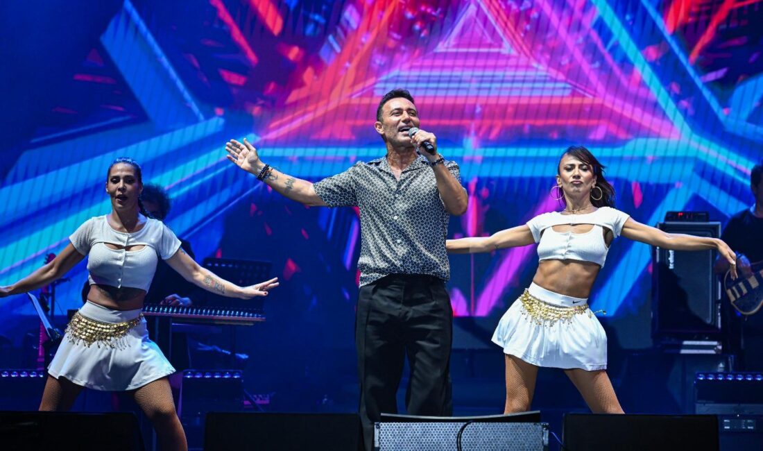 Mustafa Sandal İzmir’de rüzgar gibi esti: Çim Konserleri’nde 90’lar coşkusu! 94. İzmir Enternasyonal Fuarı’nın en çok ilgi gören etkinliklerinden Çim