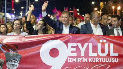 İzmir'in düşman işgalinden kurtuluşunun 103. yıl dönümü gün boyu süren