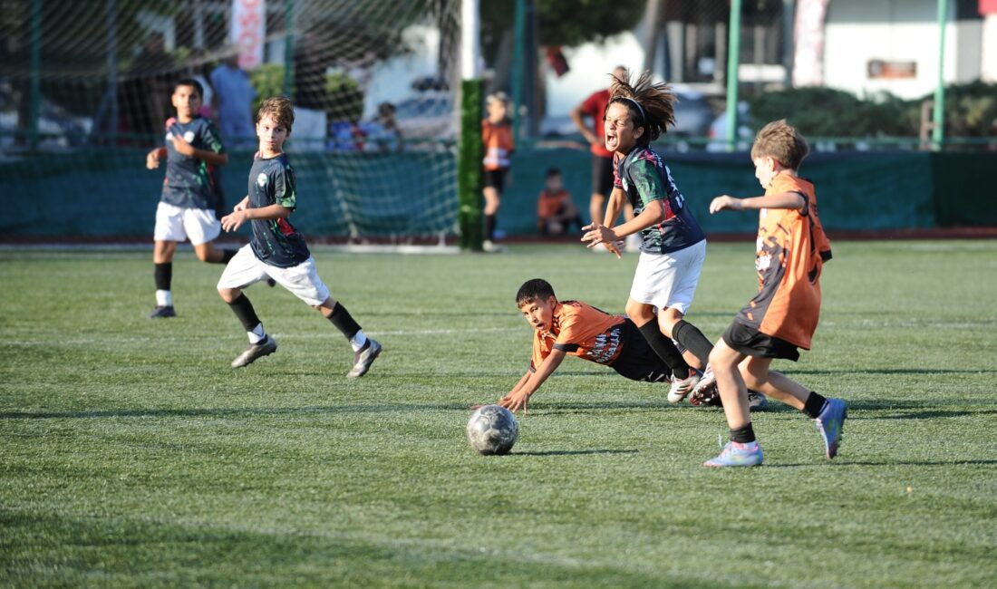 Karşıyaka’da 30 Ağustos Zafer Bayramı etkinlikleri kapsamında U-12 Zafer Kupası