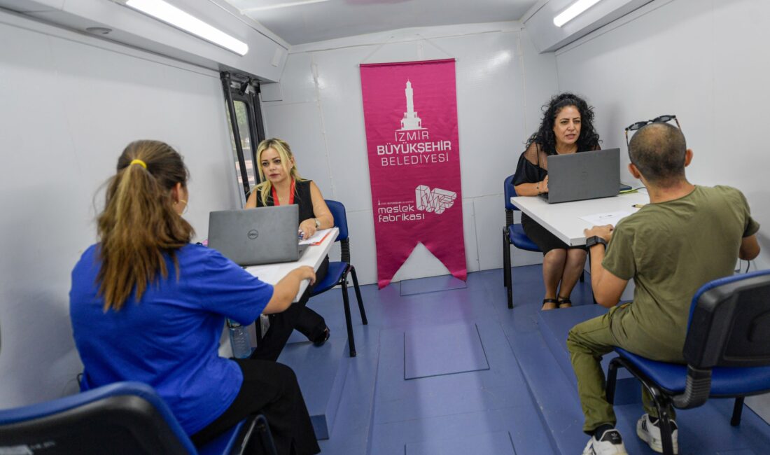 İzmir’de yaşayan engelli yurttaşlar, İzmir Büyükşehir Belediyesi Destekli İstihdam Ofisi’nin