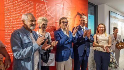 İzmir Büyükşehir Belediye Başkanı Dr. Cemil Tugay, ressam Devrim Erbil