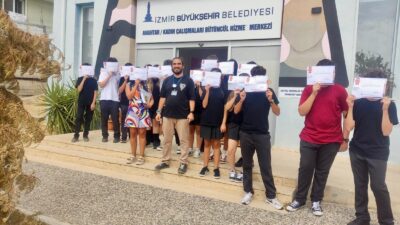 İzmir’de bir özel okulda okuyan lise öğrencileri, Örnekköy Kadın Dayanışma