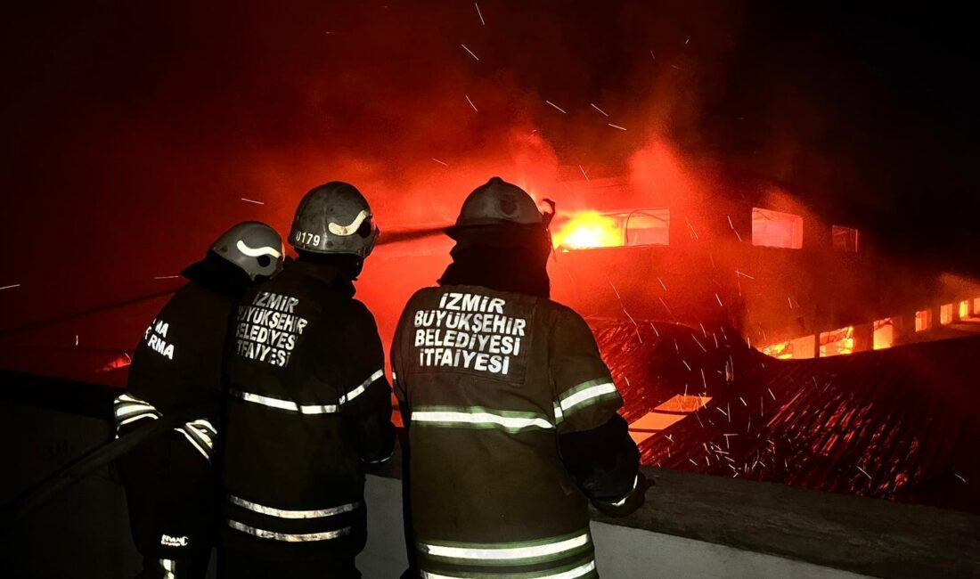 İzmir’in Gaziemir ilçesinde bir mobilya fabrikasında çıkan yangın, İzmir Büyükşehir