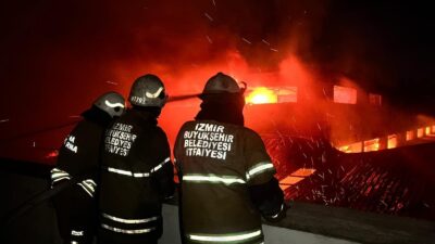 İzmir’in Gaziemir ilçesinde bir mobilya fabrikasında çıkan yangın, İzmir Büyükşehir