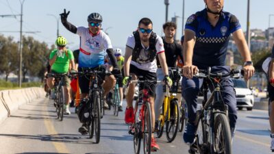 İzmirli bisikletseverler, İzmir Büyükşehir Belediyesi tarafından Avrupa Hareketlilik Haftası kapsamında