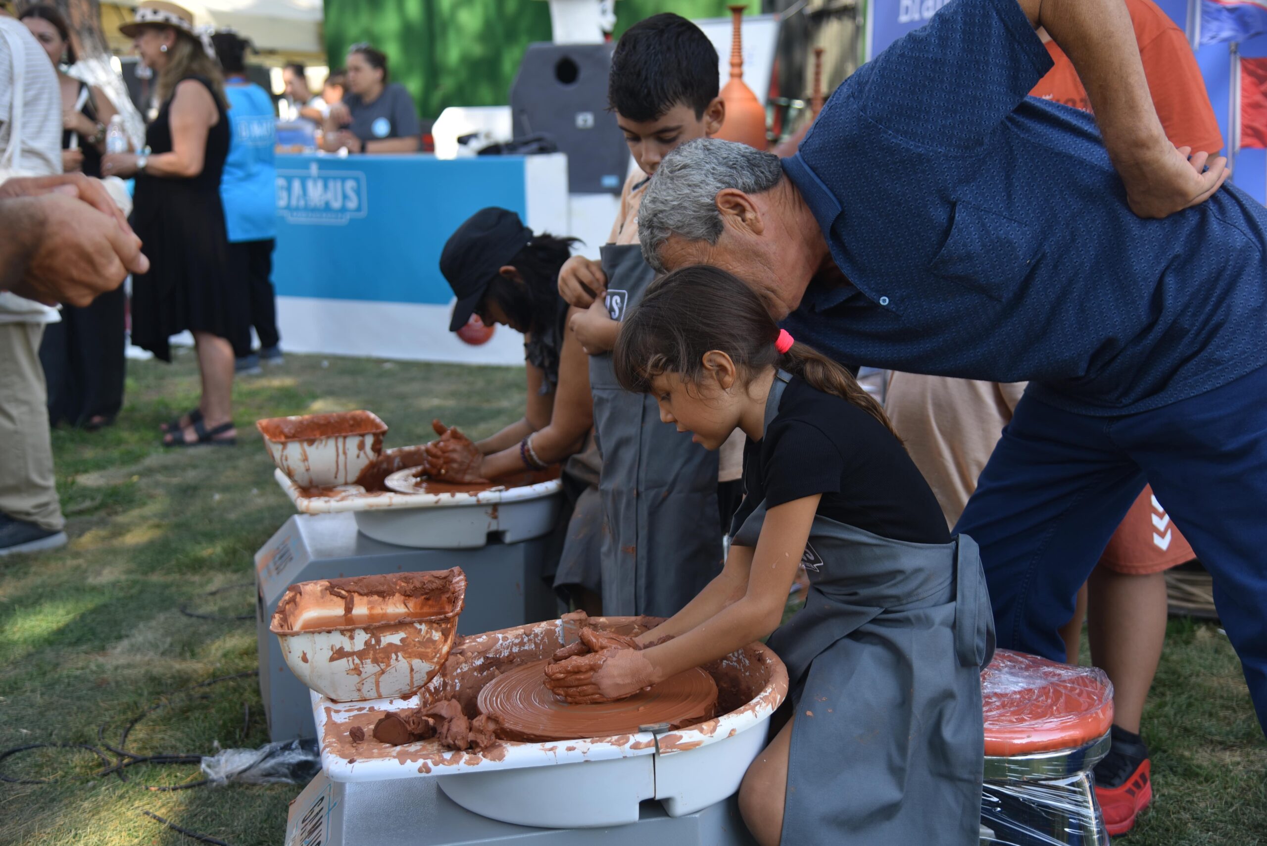 Menemen Belediyesi tarafından gerçekleştirilen 4. Uluslararası Menemen Çömlek Festivali, dolu dolu bir etkinlik